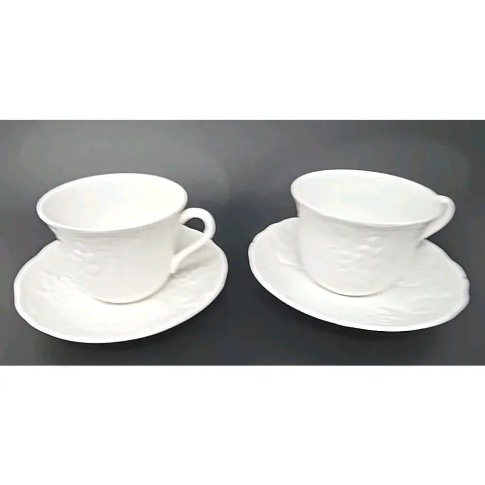Wedgwood Strawberry & Vine 2 Cups and Saucers Bone China‎ U263